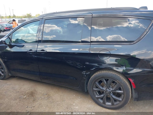 Chrysler Pacifica Red S Edition 2020 2C4RC1GG0LR139496 Image 15