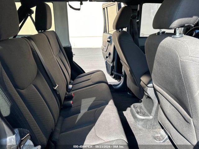 1C4BJWDG1HL590266 Jeep Wrangler Unlimited Sport 4x4