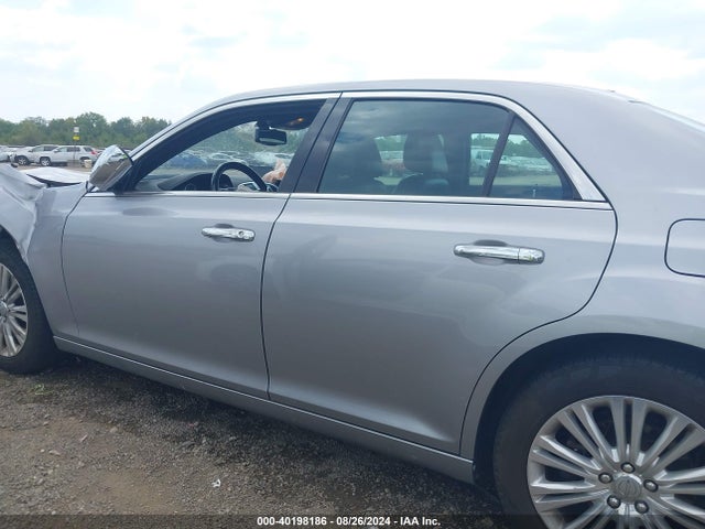 2C3CCAKT5EH100961 Chrysler 300c Awd