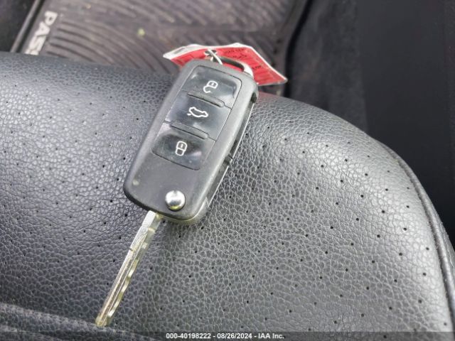 1VWDT7A32HC078362 Volkswagen Passat 1.8t R-line