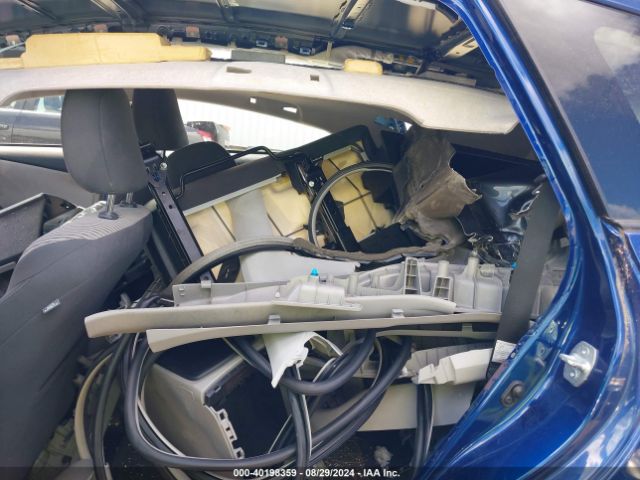 JTDZN3EU6HJ064300 Toyota Prius V Three