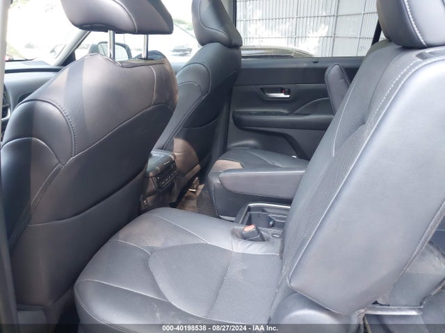 Toyota Grand Highlander Limited 2024 5TDAAAB54RS039023 Image 8
