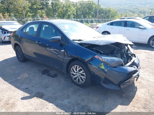Toyota COROLLA LE 2018 2T1BURHE8JC978304 Image 1