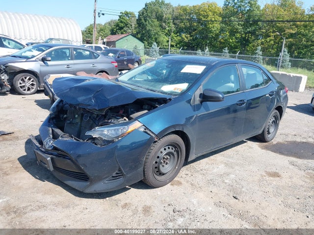 Toyota COROLLA LE 2018 2T1BURHE8JC978304 Image 2