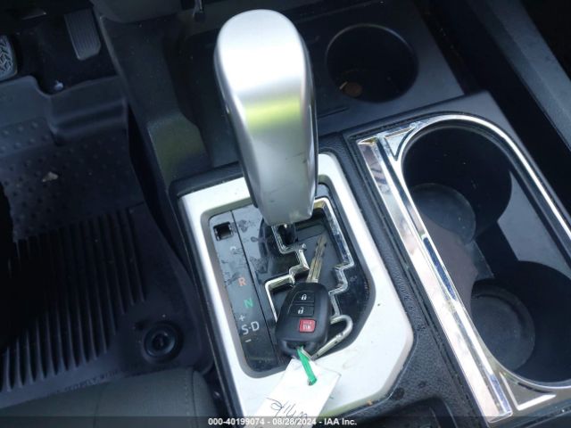 5TFEY5F18JX232561 Toyota Tundra Sr5 5.7l V8