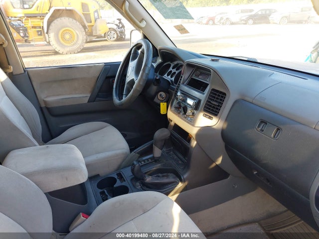 2001 MITSUBISHI MONTERO JA4MW31RX1J022527 Photo 4