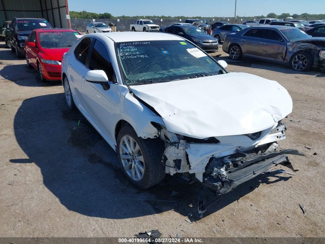 Toyota CAMRY LE 2018 4T1B11HK5JU607972 main image