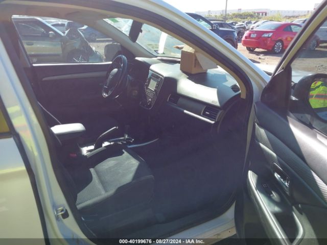 JA4AD2A37HZ048786 Mitsubishi Outlander Es