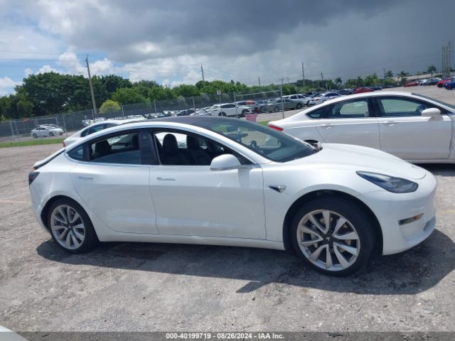 5YJ3E1EAXJF015811 Tesla MODEL 3