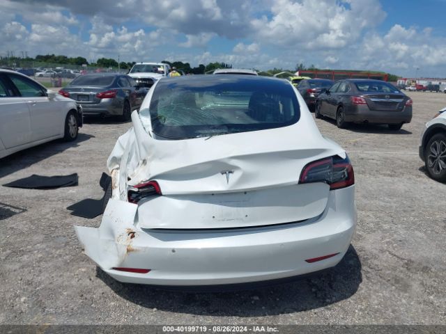 5YJ3E1EAXJF015811 Tesla MODEL 3