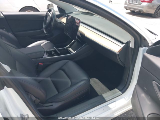 5YJ3E1EAXJF015811 Tesla MODEL 3
