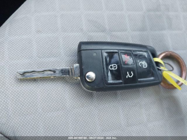 3VV1B7AX6JM022443 Volkswagen Tiguan 2.0t S