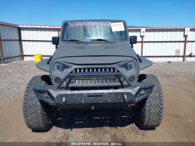 1C4BJWEG8HL521573 Jeep Wrangler Unlimited Sahara