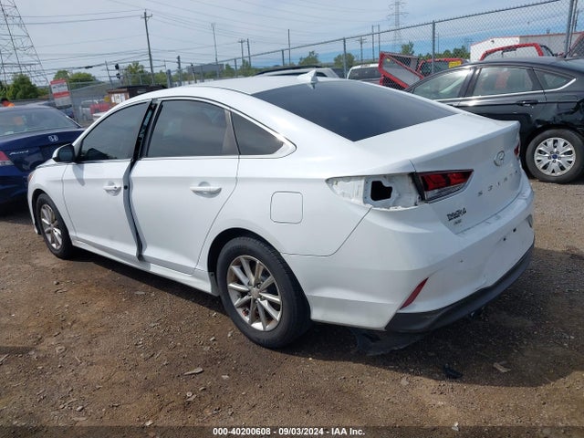 Hyundai SONATA SE 2018 5NPE24AF5JH692819 Image 3
