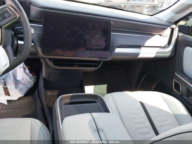 7PDSGABA8PN008059 Rivian R1s Adventure