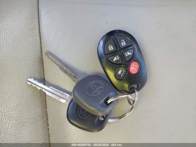 5TDDK3DC8ES074725 Toyota Sienna Xle 7 Passenger