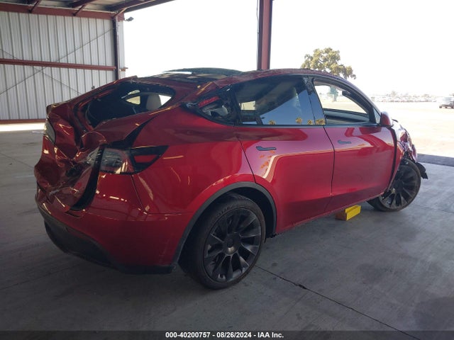 2024 TESLA MODEL Y 7SAYGDEE1RF011312 Photo 3