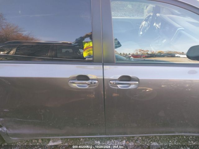 5TDYK3DC7GS715318 Toyota Sienna Xle 8 Passenger