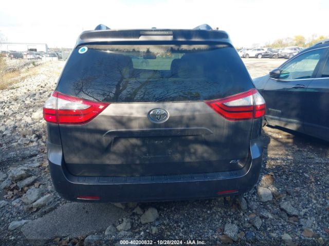 5TDYK3DC7GS715318 Toyota Sienna Xle 8 Passenger