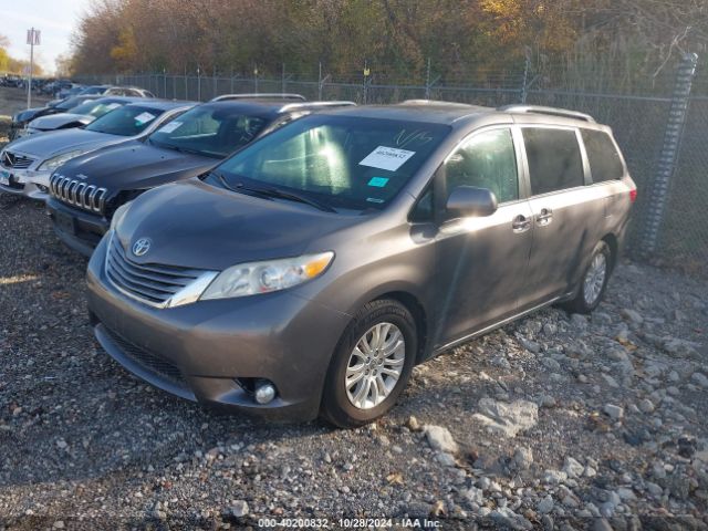 5TDYK3DC7GS715318 Toyota Sienna Xle 8 Passenger