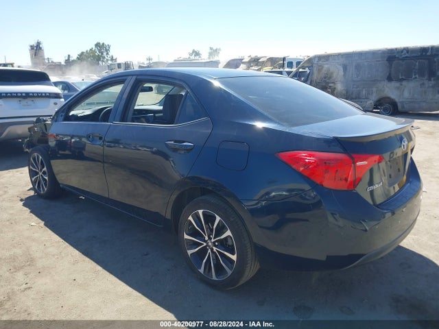 Toyota COROLLA SE 2018 5YFBURHE6JP742346 Image 3