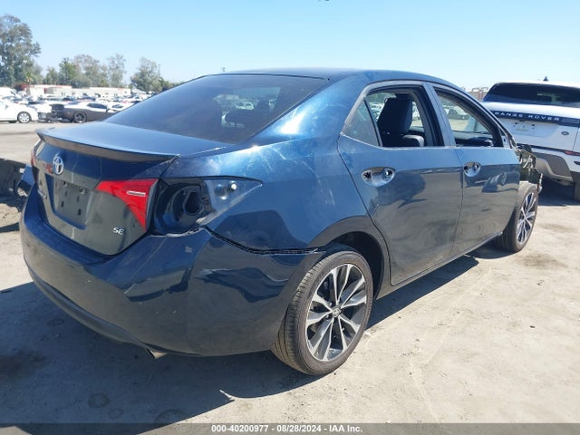 Toyota COROLLA SE 2018 5YFBURHE6JP742346 Image 4