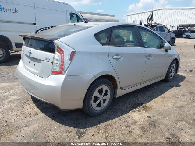 Toyota Prius Two 2014 JTDKN3DU4E0383151 Image 4