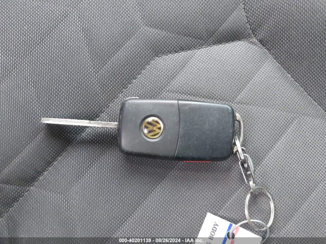 1VWAA7A37LC001651 Volkswagen Passat 2.0t S