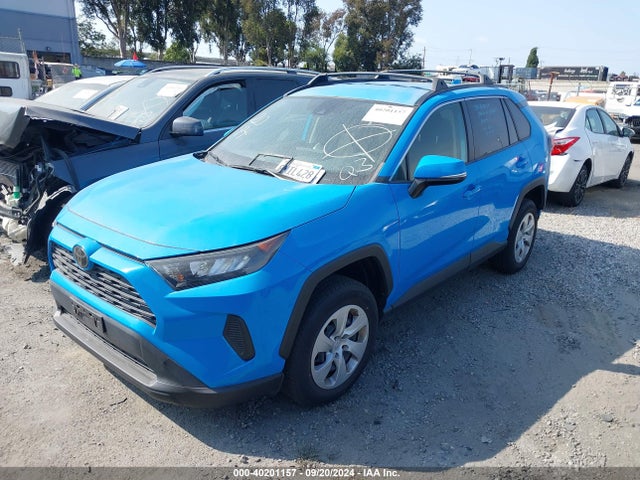 Toyota RAV4 LE 2019 JTMK1RFV5KJ007021 Image 2