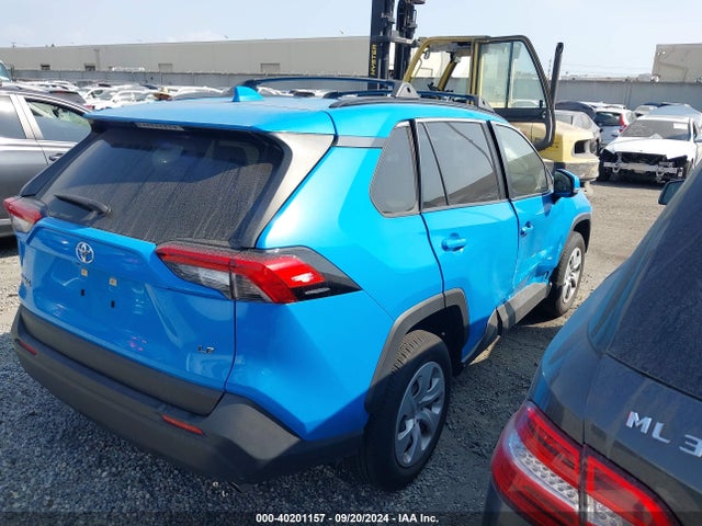 Toyota RAV4 LE 2019 JTMK1RFV5KJ007021 Image 4
