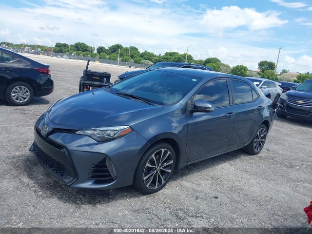 Toyota COROLLA SE 2018 5YFBURHE3JP784103 Image 2