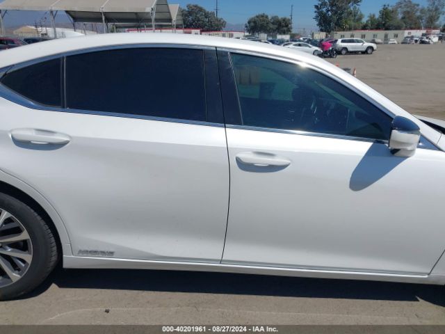 58ACA1C17NU016267 Lexus ES 300H