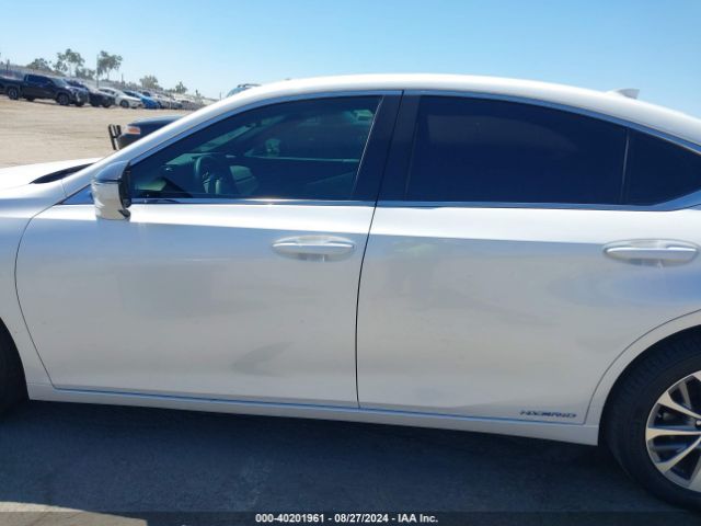58ACA1C17NU016267 Lexus ES 300H