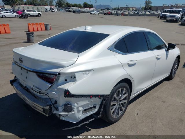 58ACA1C17NU016267 Lexus ES 300H
