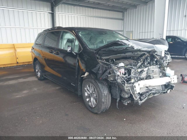Toyota SIENNA LE 2021 5TDKRKEC0MS060845 Image 1