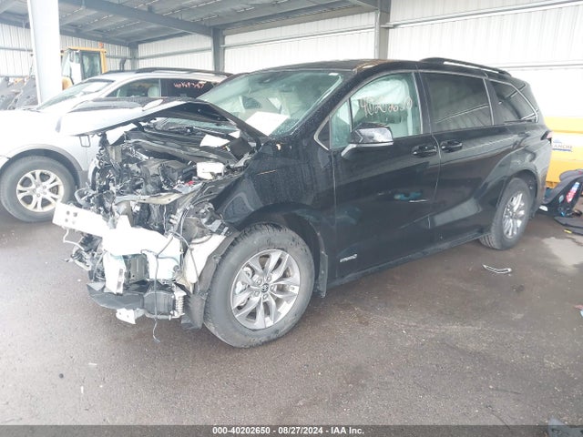 Toyota SIENNA LE 2021 5TDKRKEC0MS060845 Image 2