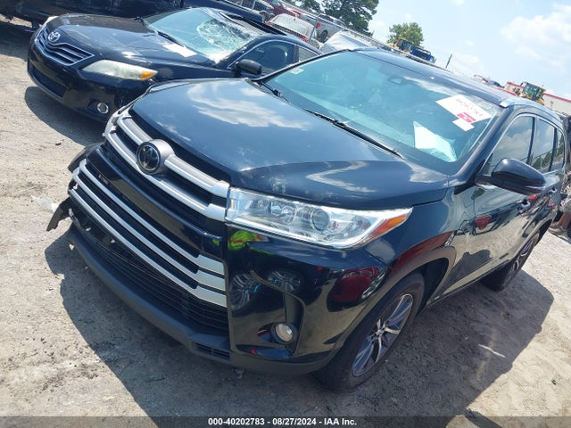 Toyota Highlander Xle 2018 5TDKZRFH7JS542310 Image 2
