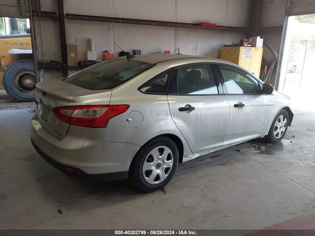 Ford FOCUS S 2014 1FADP3E25EL216561 Image 4