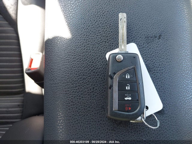 4T1B11HKXJU011658 Toyota CAMRY SE