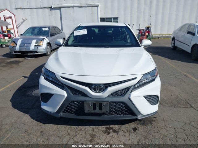 4T1B11HKXJU011658 Toyota CAMRY SE