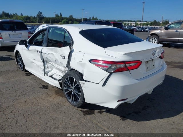 4T1B11HKXJU011658 Toyota CAMRY SE
