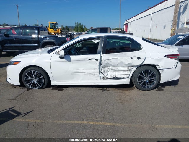 4T1B11HKXJU011658 Toyota CAMRY SE