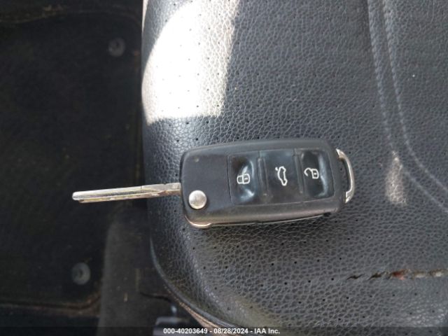 1VWAT7A32EC076920 Volkswagen Passat 1.8t Wolfsburg Edition