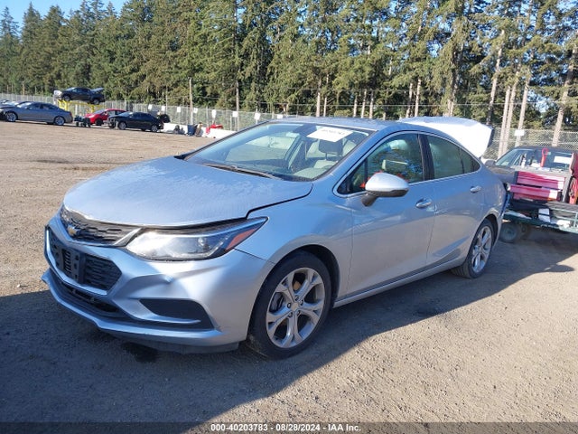 Chevrolet Cruze Premier Auto 2018 1G1BF5SM3J7142896 Image 2