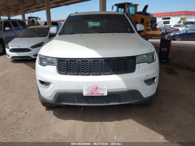 1C4RJEAG3HC765467 Jeep Grand Cherokee Laredo 4x2