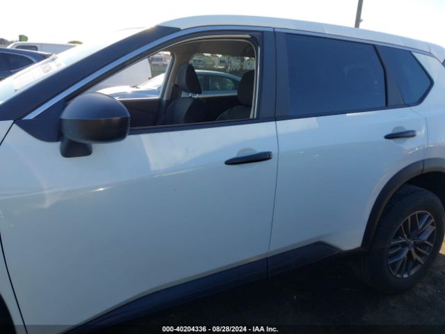 5N1BT3AA4PC889348 Nissan Rogue S Fwd
