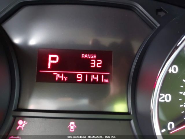 KNDMB5C11J6380929 KIA SEDONA LX