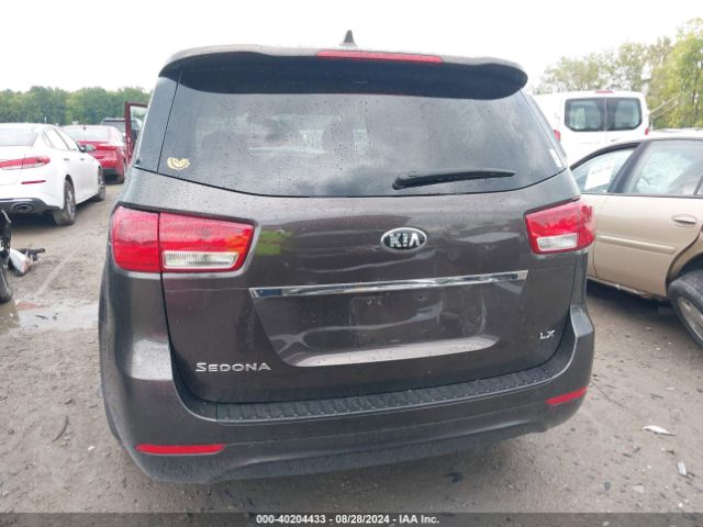 KNDMB5C11J6380929 KIA SEDONA LX