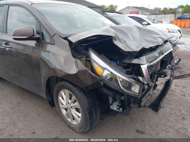 KNDMB5C11J6380929 KIA SEDONA LX