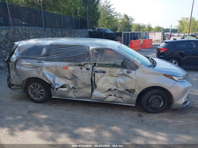 5TDKRKEC2PS165617 Toyota SIENNA LE